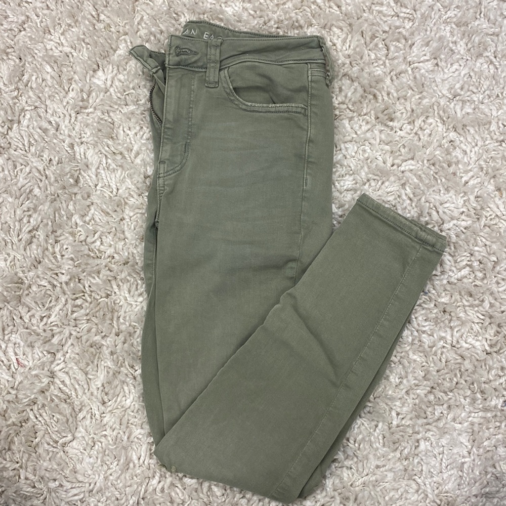 American Eagle size 6 short green skinny jeans